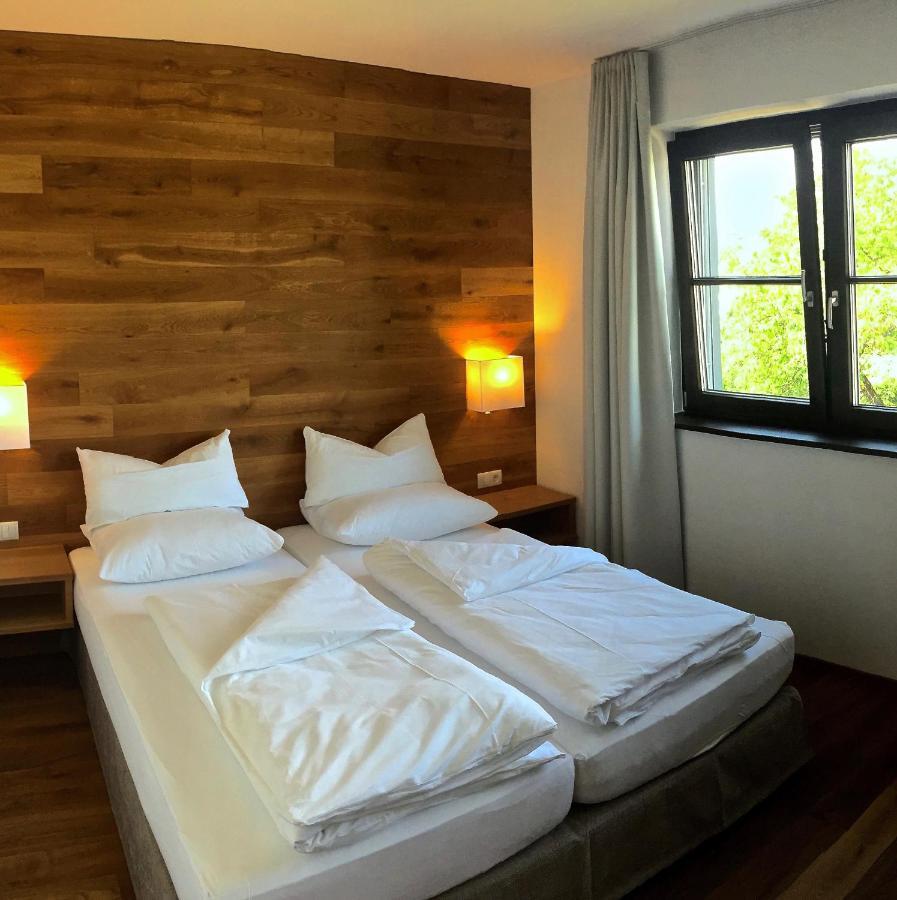 Hotel Cafe Schatz Hohenems Buitenkant foto