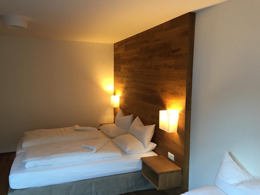 Hotel Cafe Schatz Hohenems Buitenkant foto
