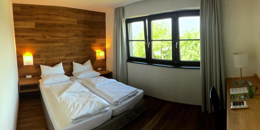 Hotel Cafe Schatz Hohenems Buitenkant foto
